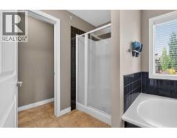 4 Sunset Square - photo 31