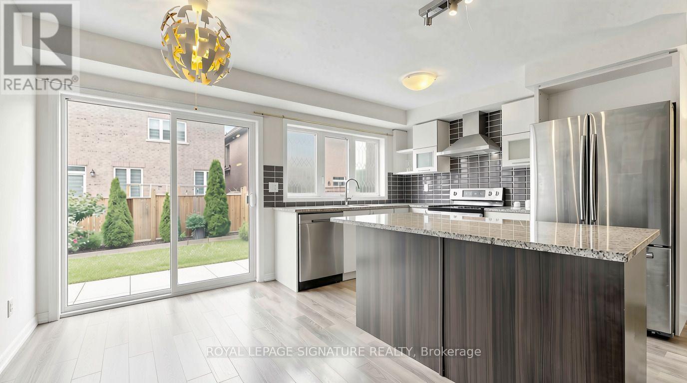 492 QUEEN MARY DRIVE - 12