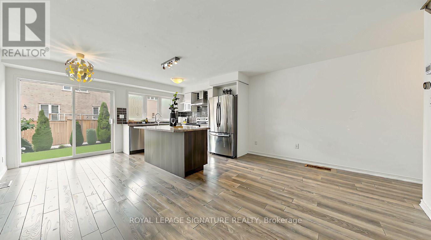 492 QUEEN MARY DRIVE - 13