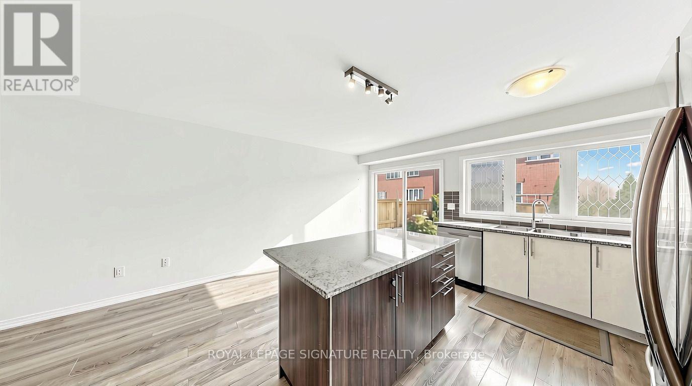 492 QUEEN MARY DRIVE - 18