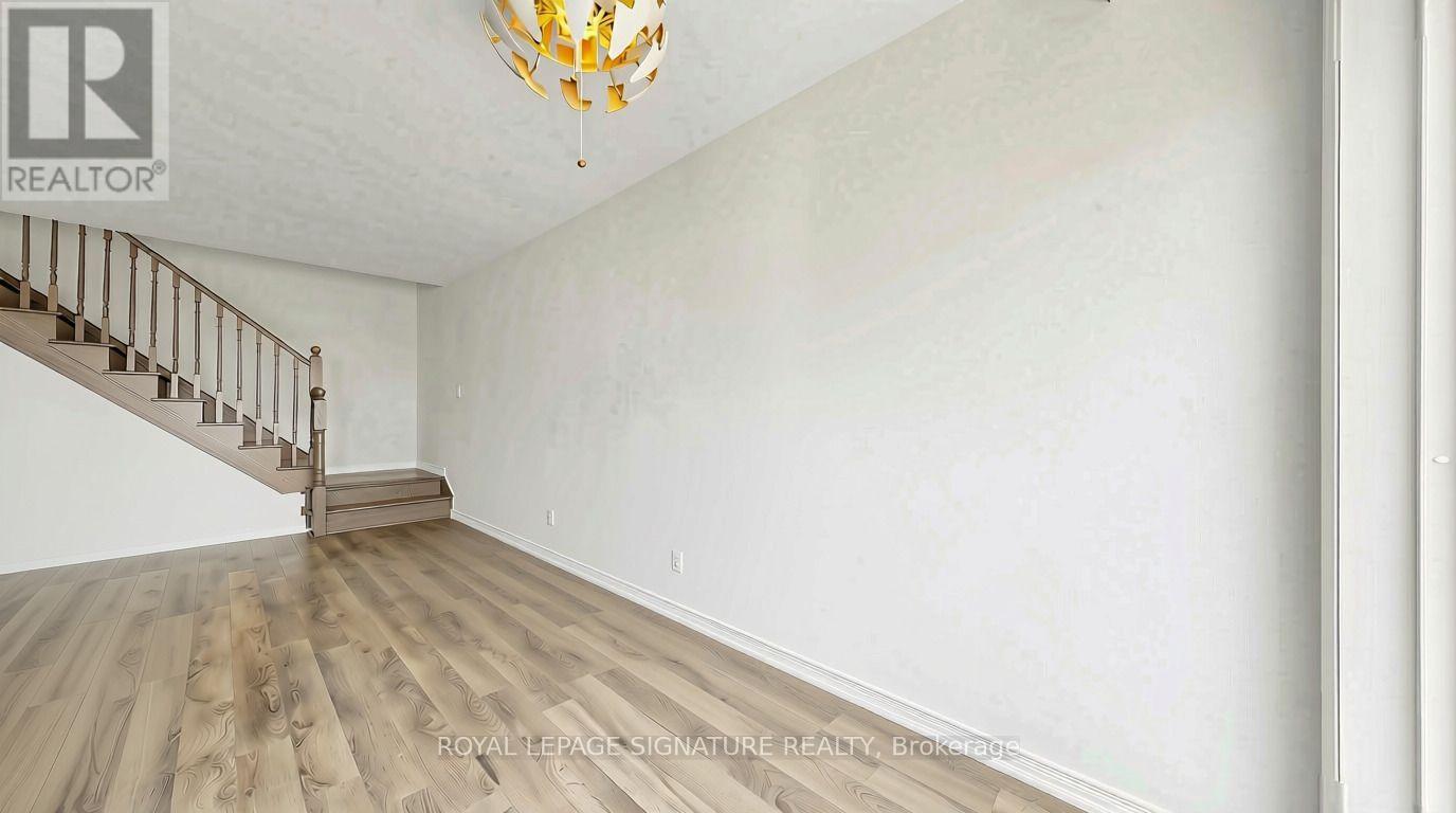 492 QUEEN MARY DRIVE - 20