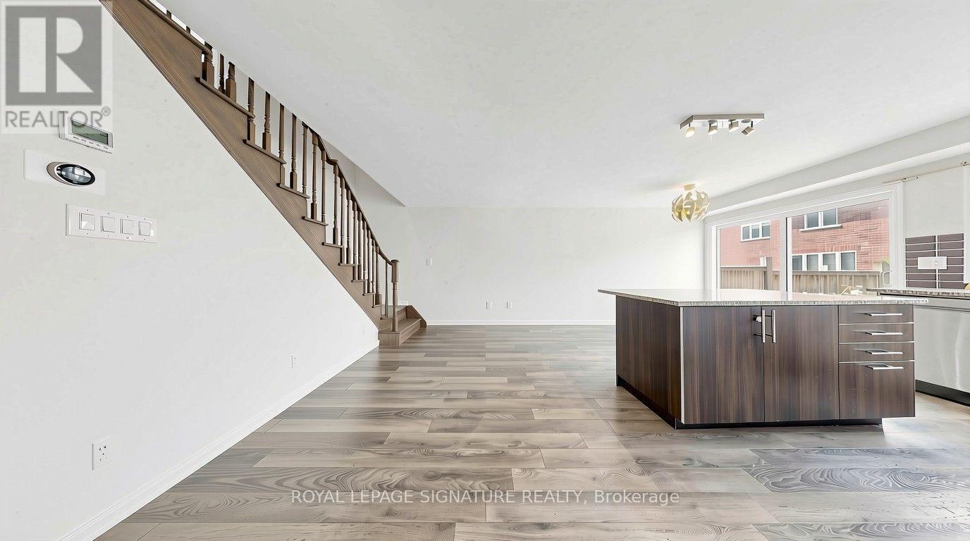 492 QUEEN MARY DRIVE - 8