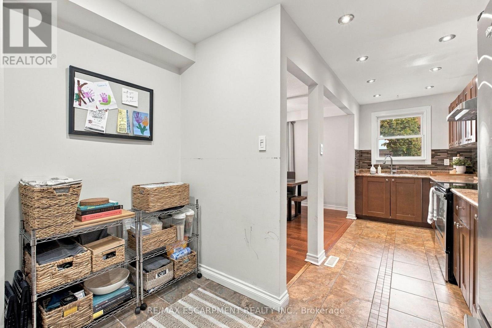 #59 371 BRONTE STREET S - 10
