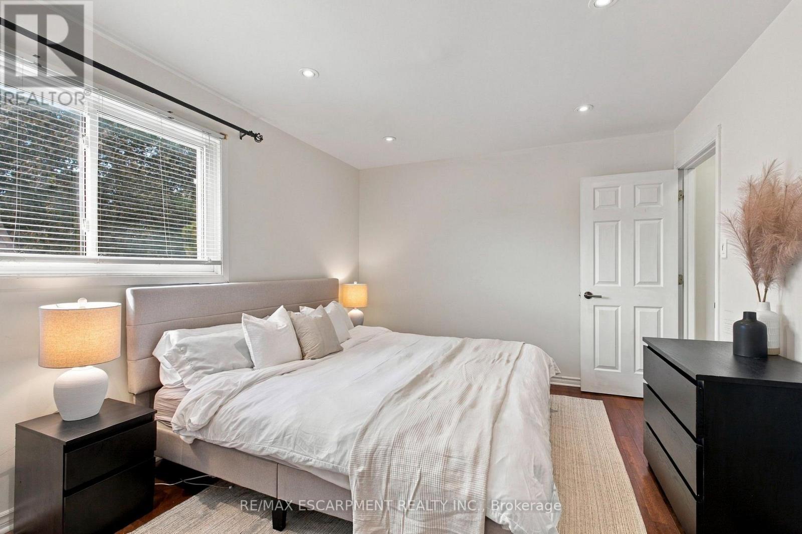 #59 371 BRONTE STREET S - 12