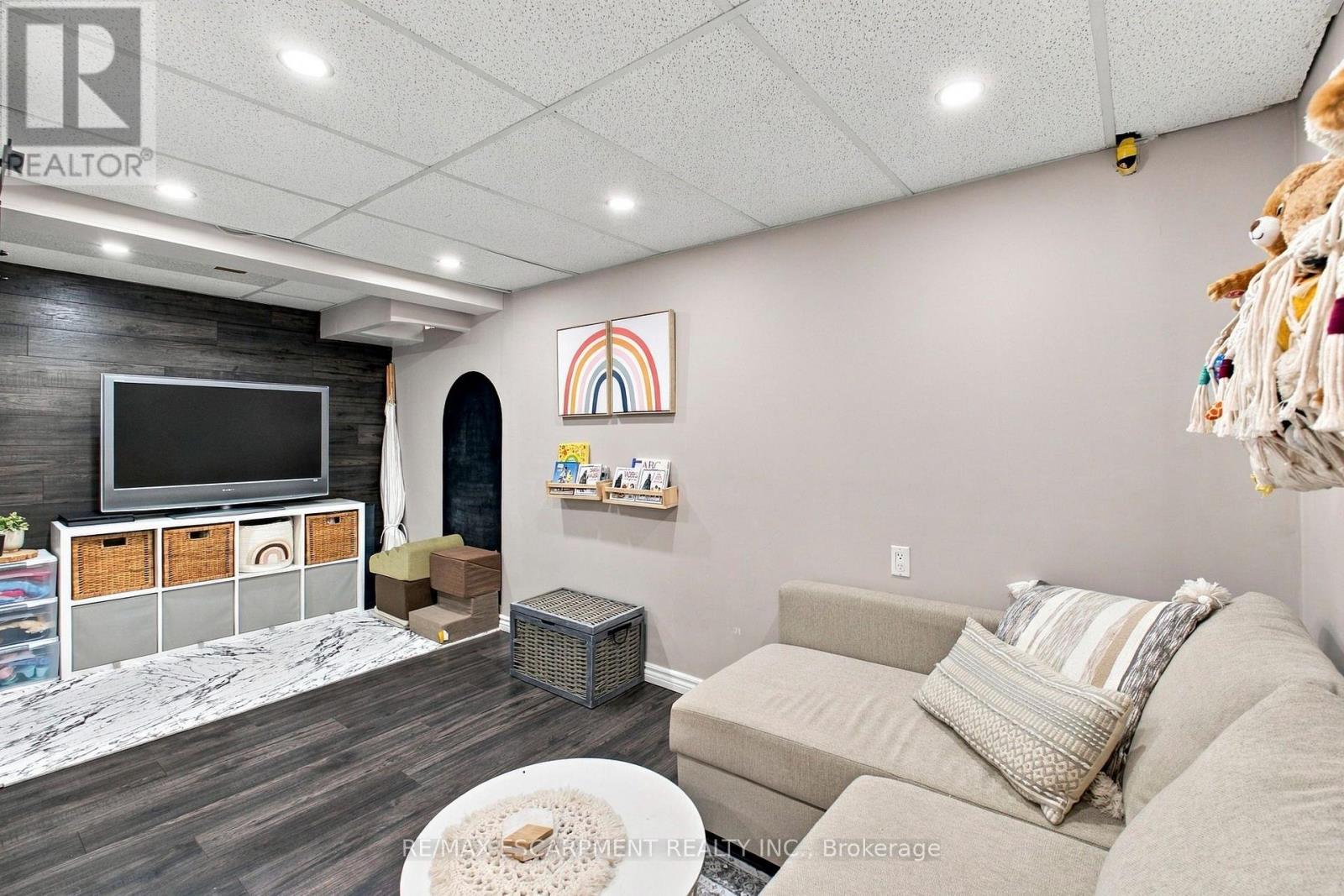 #59 371 BRONTE STREET S - 21