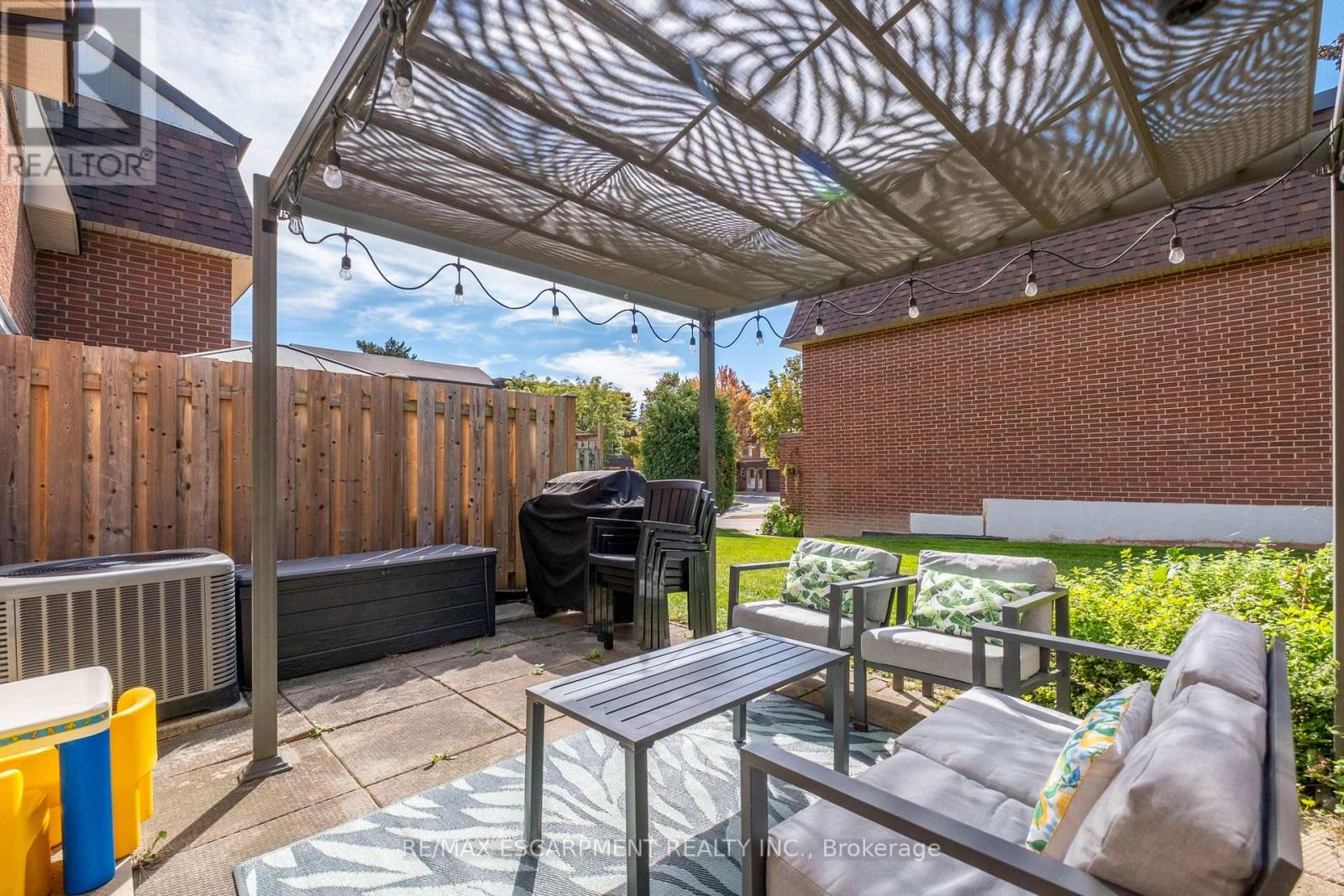 #59 371 BRONTE STREET S - Image 27