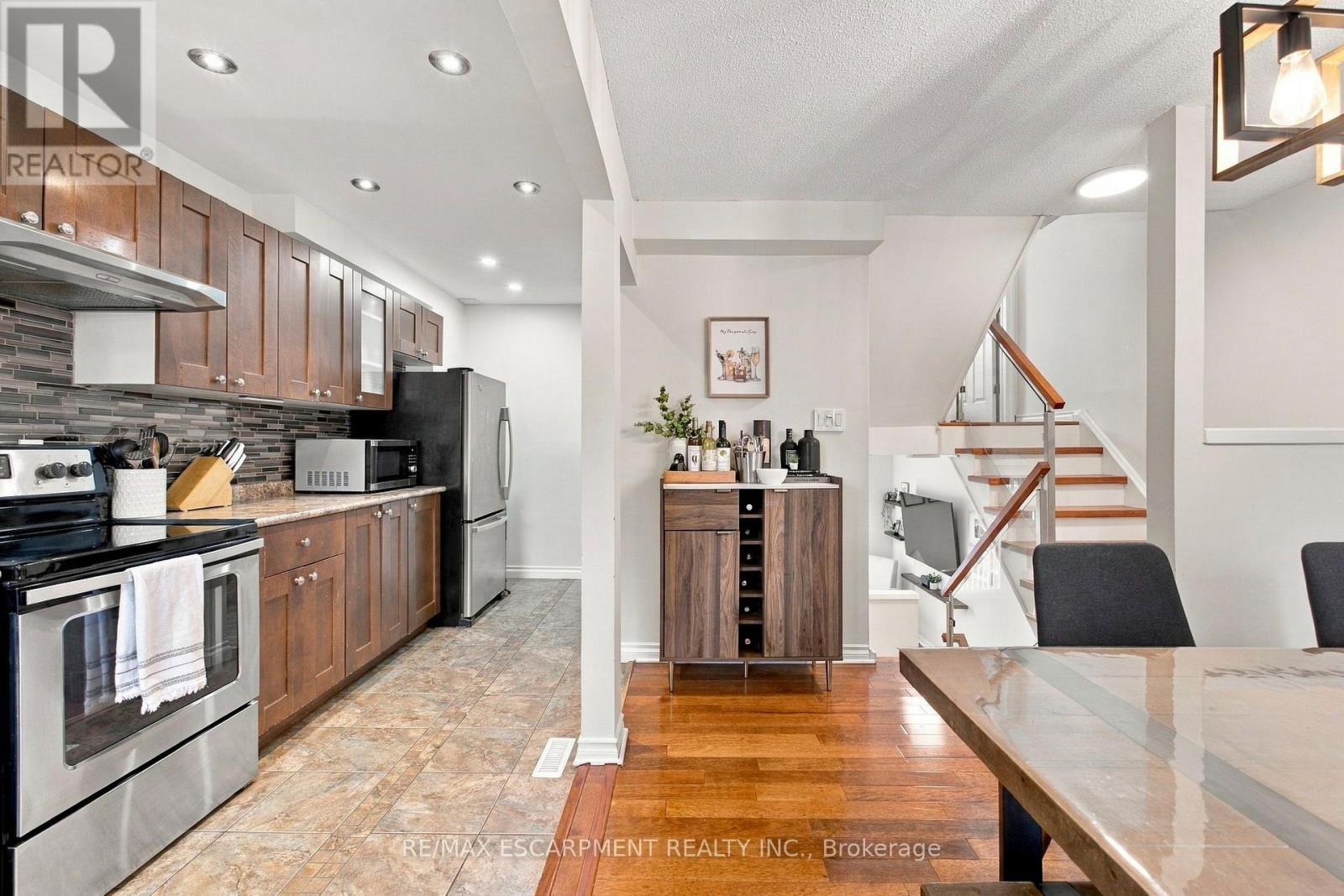 #59 371 BRONTE STREET S - 8
