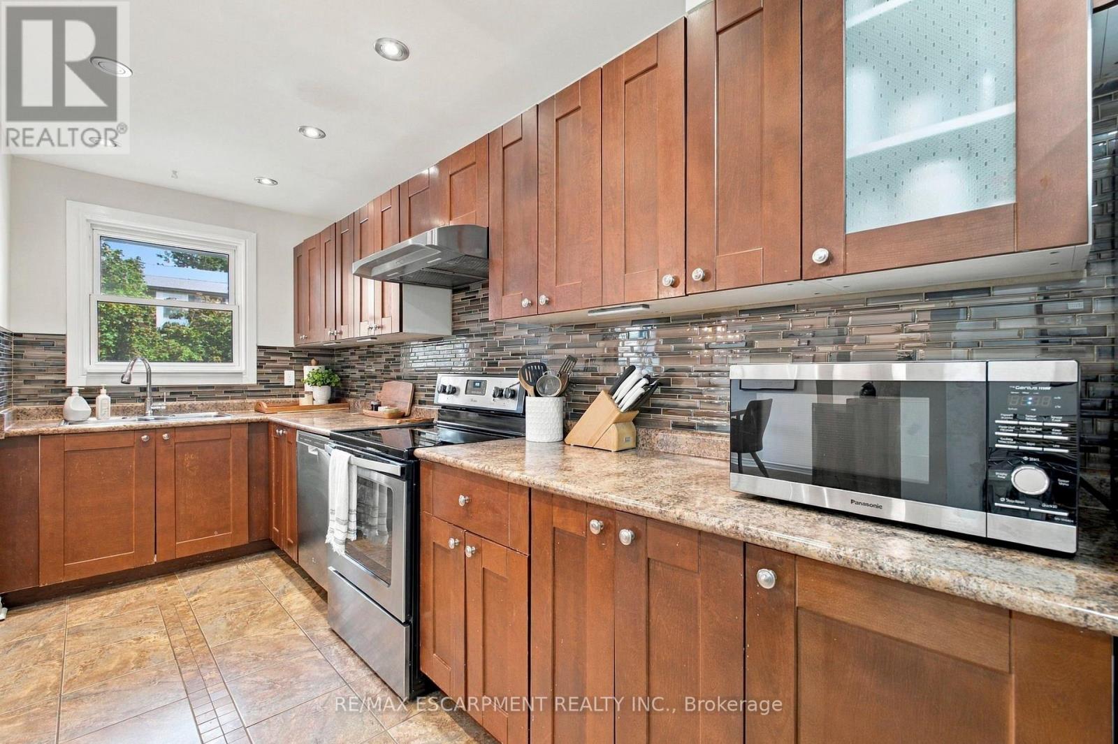 #59 371 BRONTE STREET S - 9