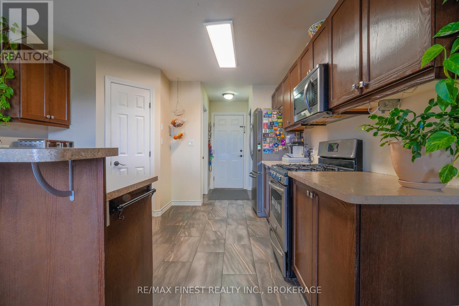 23 CREIGHTON DRIVE - 8