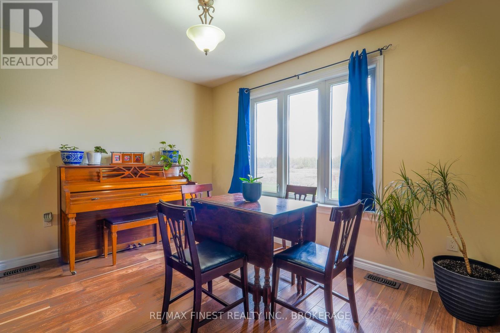 23 CREIGHTON DRIVE - 7
