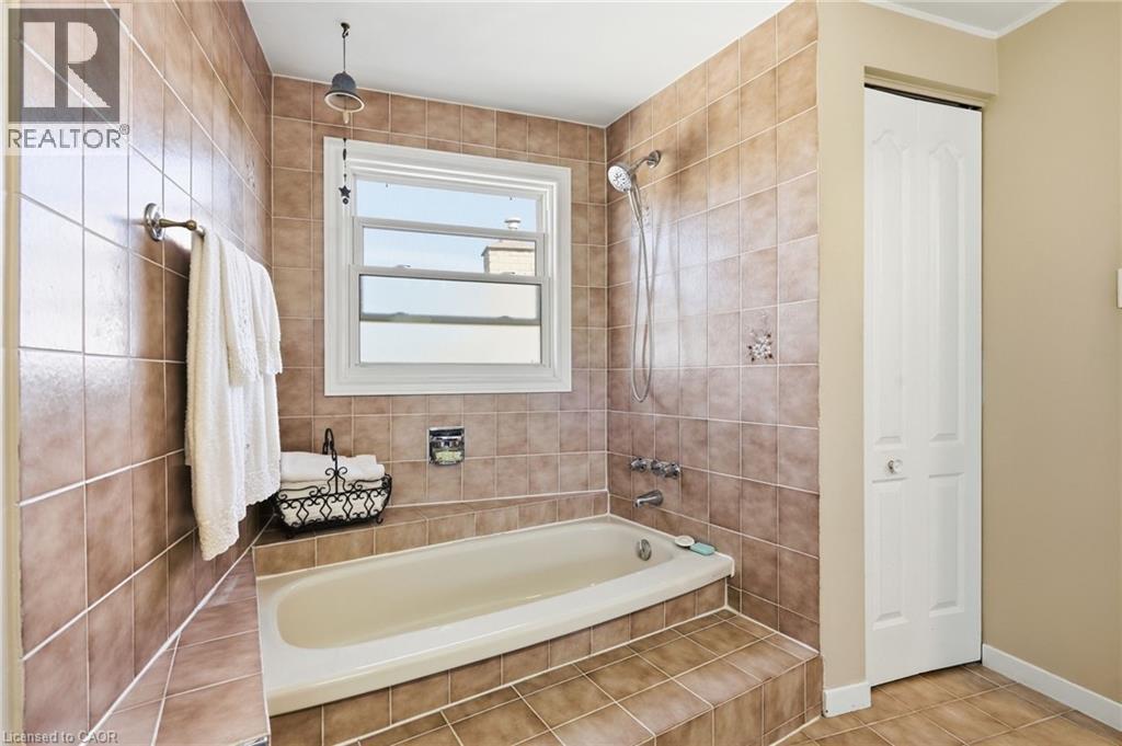 32 TWINOAKS Crescent - Image 21