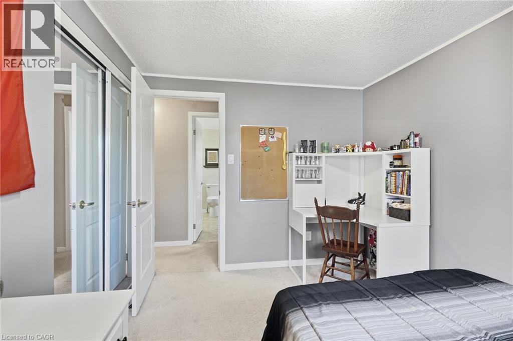 32 TWINOAKS Crescent - 24