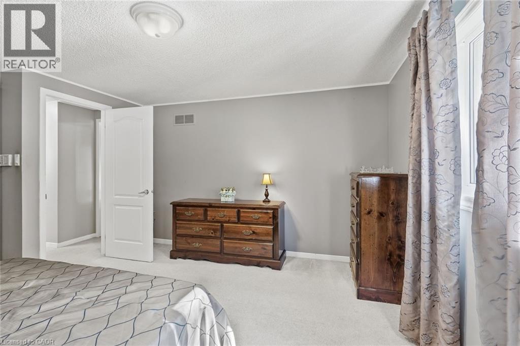 32 TWINOAKS Crescent - 28