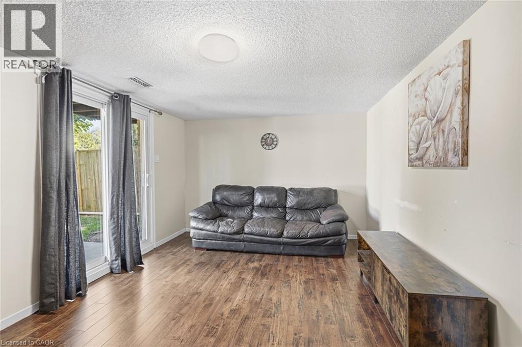 32 TWINOAKS Crescent - Image 31