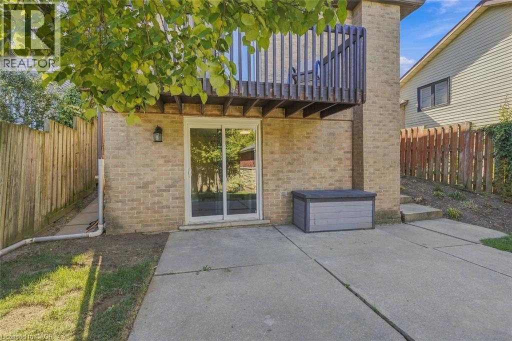 32 TWINOAKS Crescent - 40