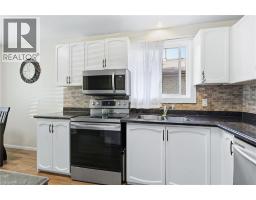 Kitchen - 32 Twinoaks Crescent, Hamilton, ON L8J2E7 Photo 12