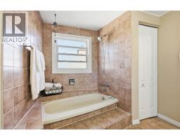 32 Twinoaks Crescent, Hamilton, ON L8J2E7 Photo 21