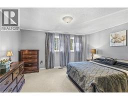 32 Twinoaks Crescent, Hamilton, ON L8J2E7 Photo 30