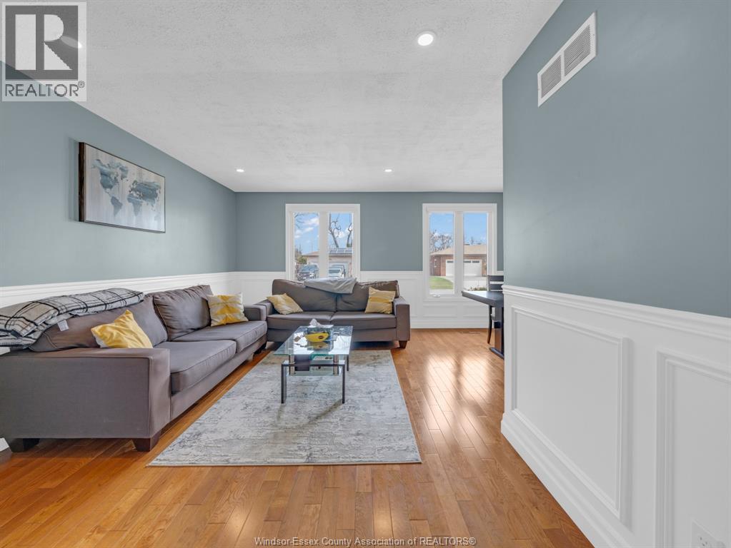 1031 EASTLAWN - 11