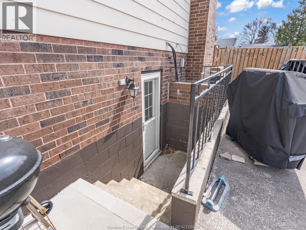1031 EASTLAWN - 8
