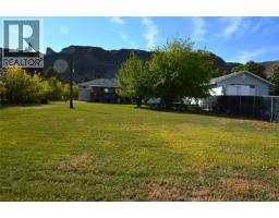2022 Glenwood Drive, Kamloops, BC V2C4G6 Photo 11