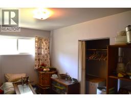 2022 Glenwood Drive, Kamloops, BC V2C4G6 Photo 13
