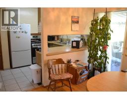 Kitchen - 2022 Glenwood Drive, Kamloops, BC V2C4G6 Photo 9