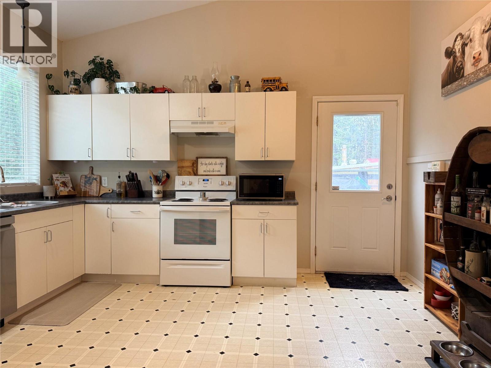 699 STRATHMORE Avenue - 10