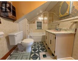 Bathroom - 207 Co-op Lane, Cochrane, ON P0L1C0 Photo 10