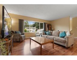 Living room - 10151 Wedgewood Drive, Fairfield Island, Chilliwack, BC V2P6C1 Photo 6