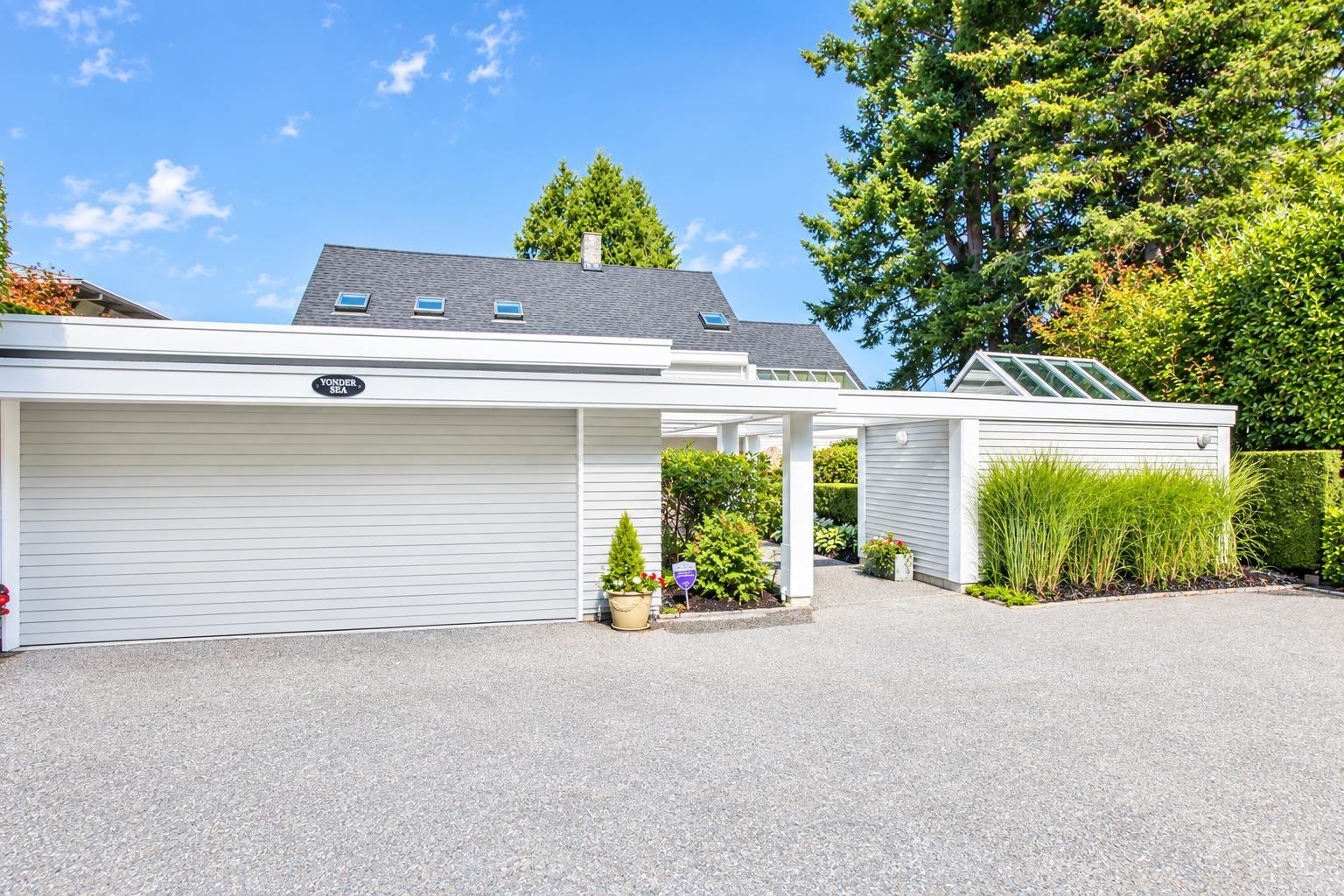 2547 CRESCENT DRIVE, Surrey
