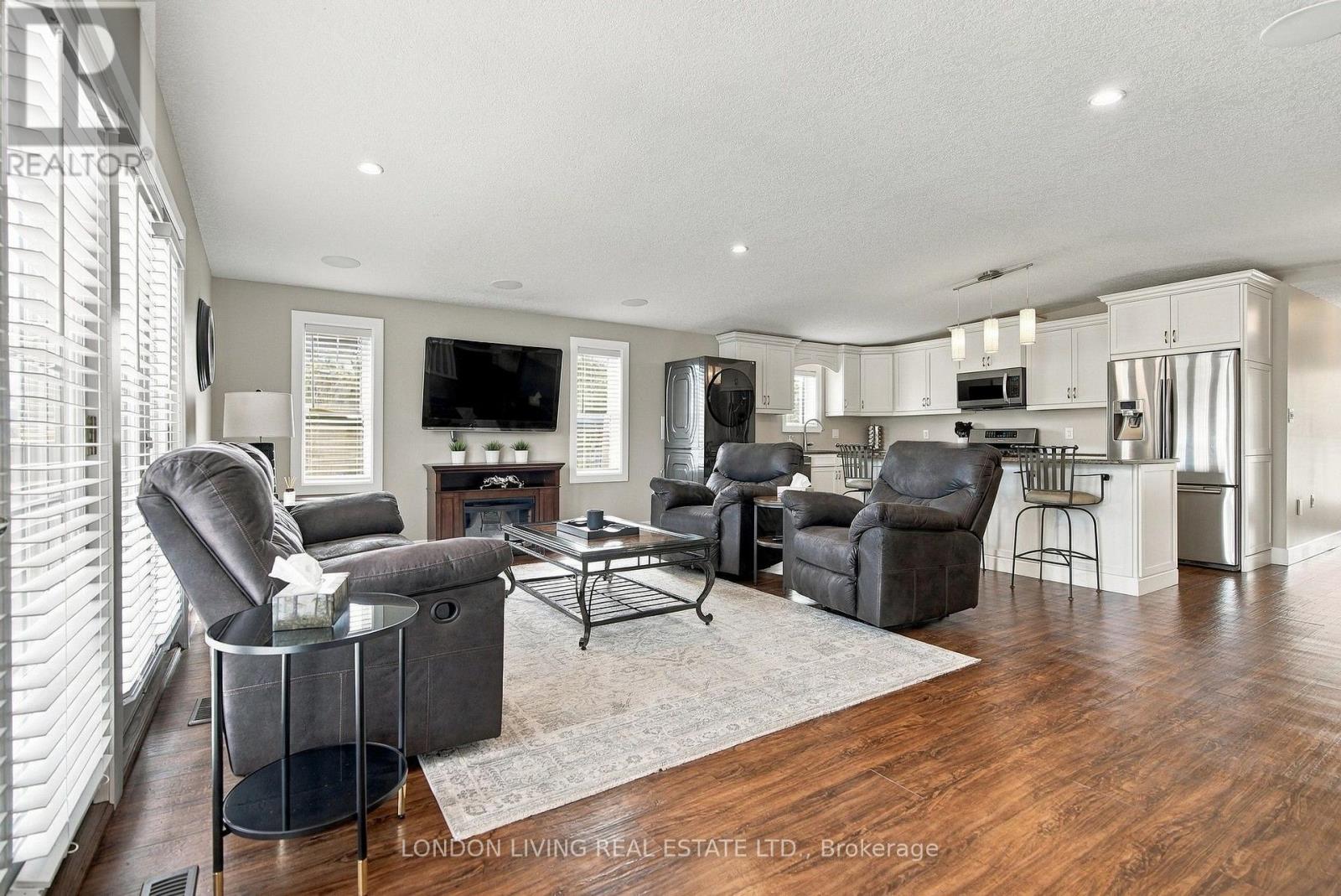 757 NADINE AVENUE - Image 33
