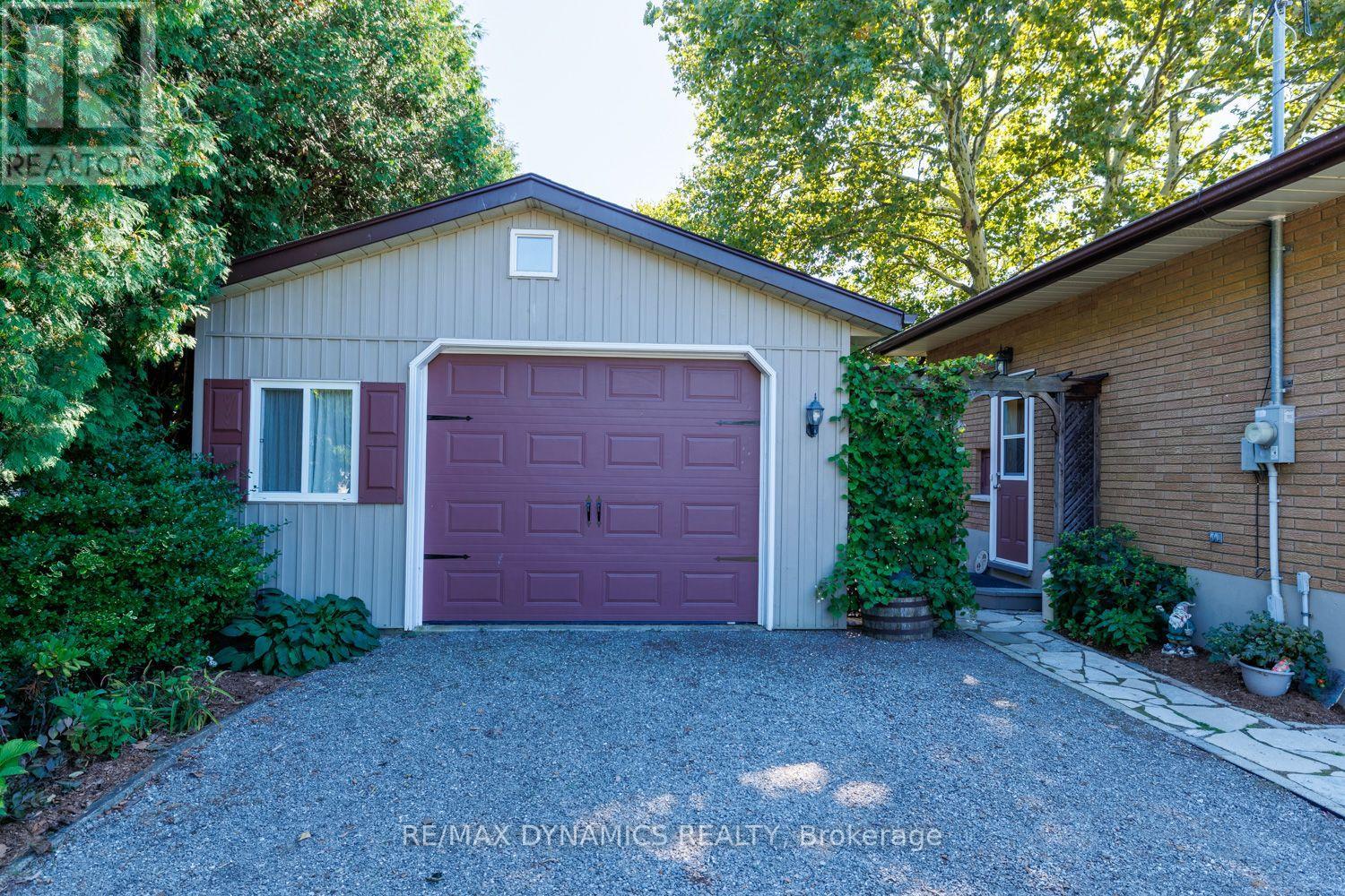 2728 RED MAPLE AVENUE - 38
