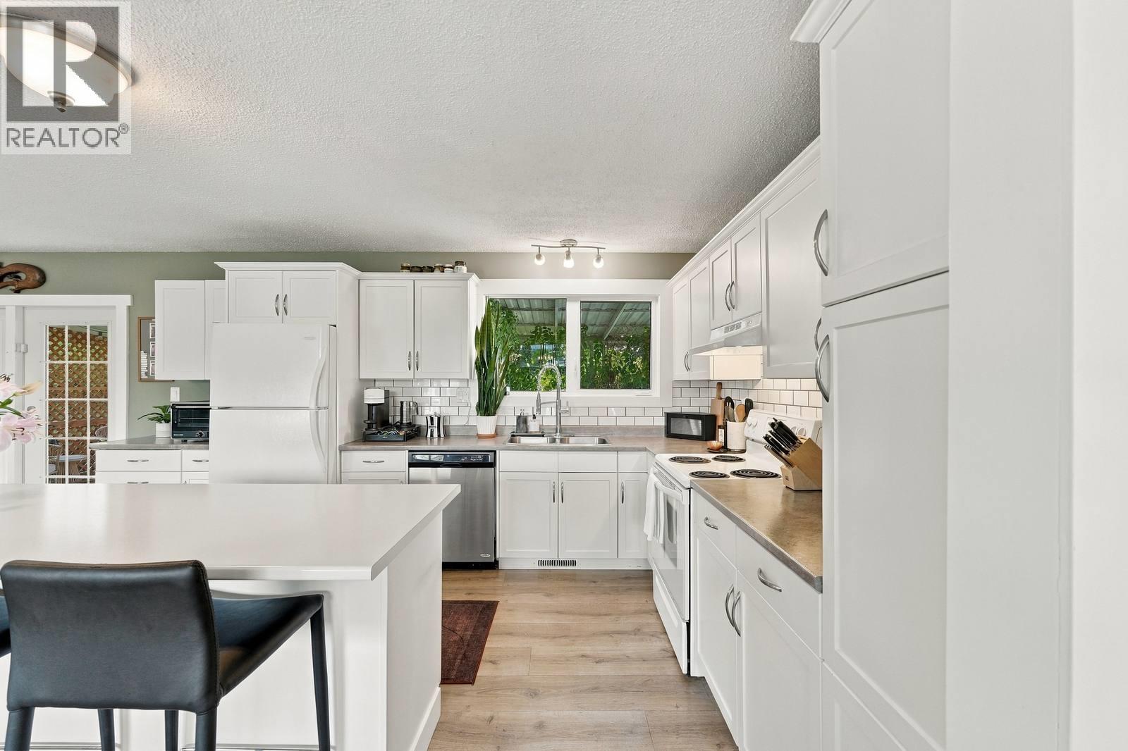 1029 Quesnel Road - Image 11