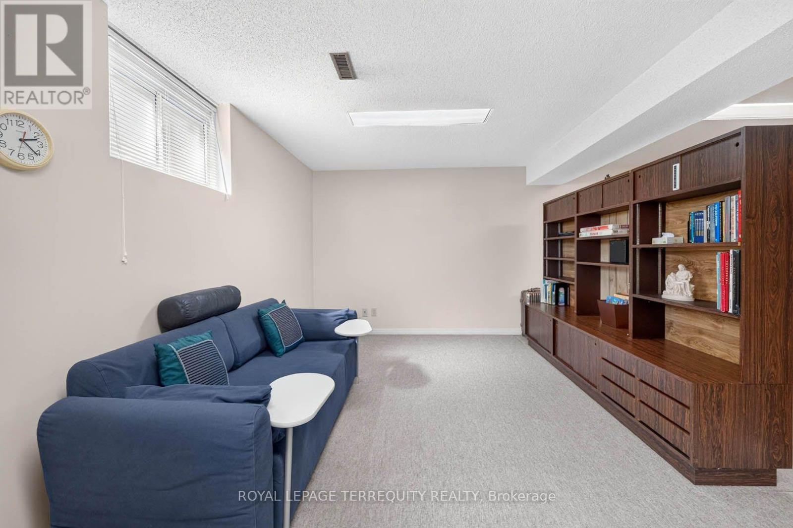 851 HUNTINGWOOD DRIVE - 32