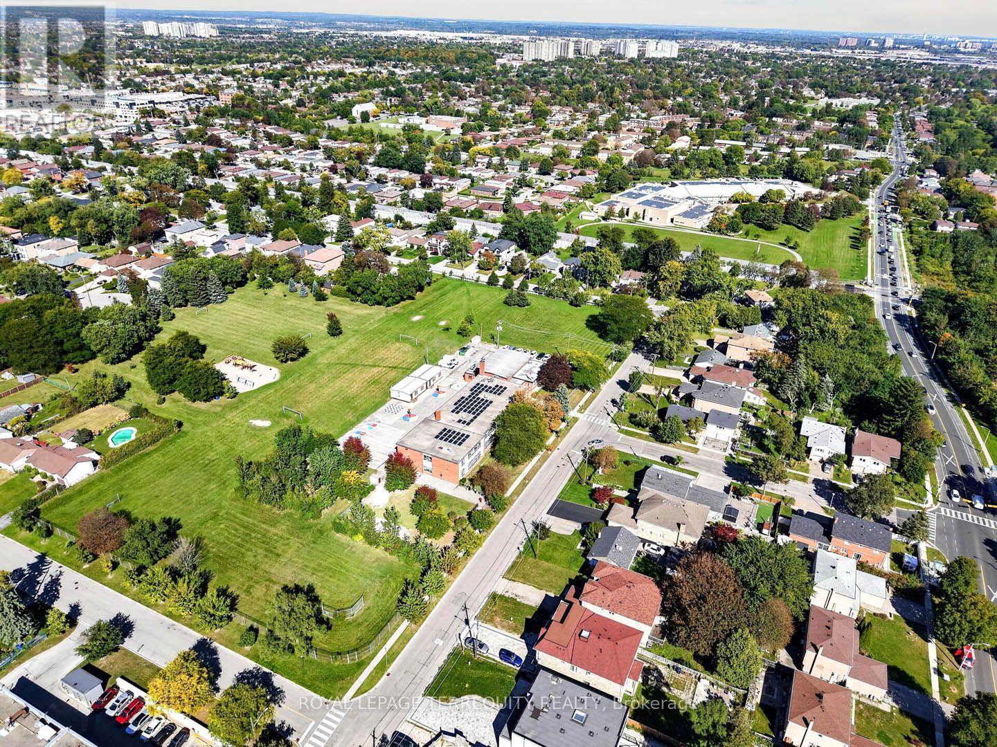 851 HUNTINGWOOD DRIVE - 43
