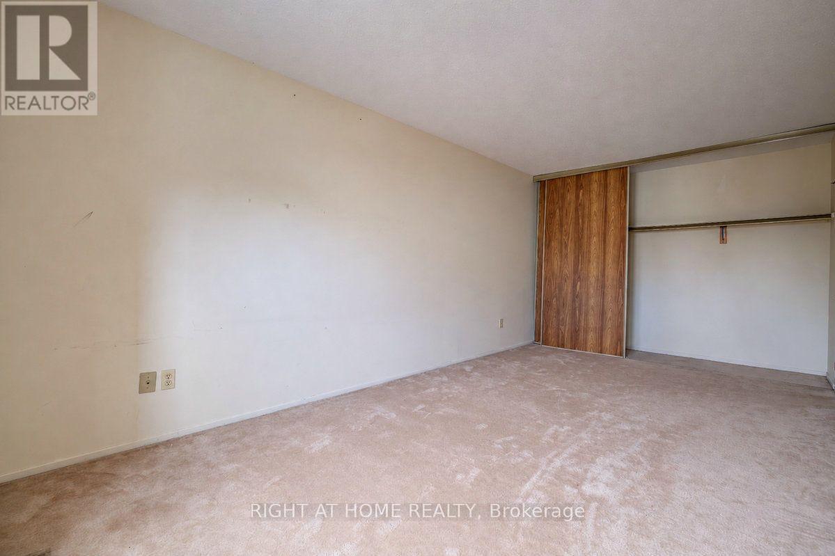 #33 23 LIGHTFOOT PLACE - 23