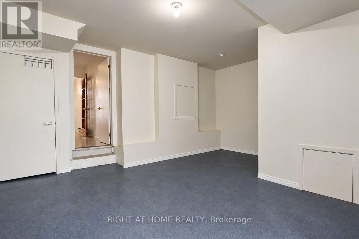#33 23 LIGHTFOOT PLACE - 33