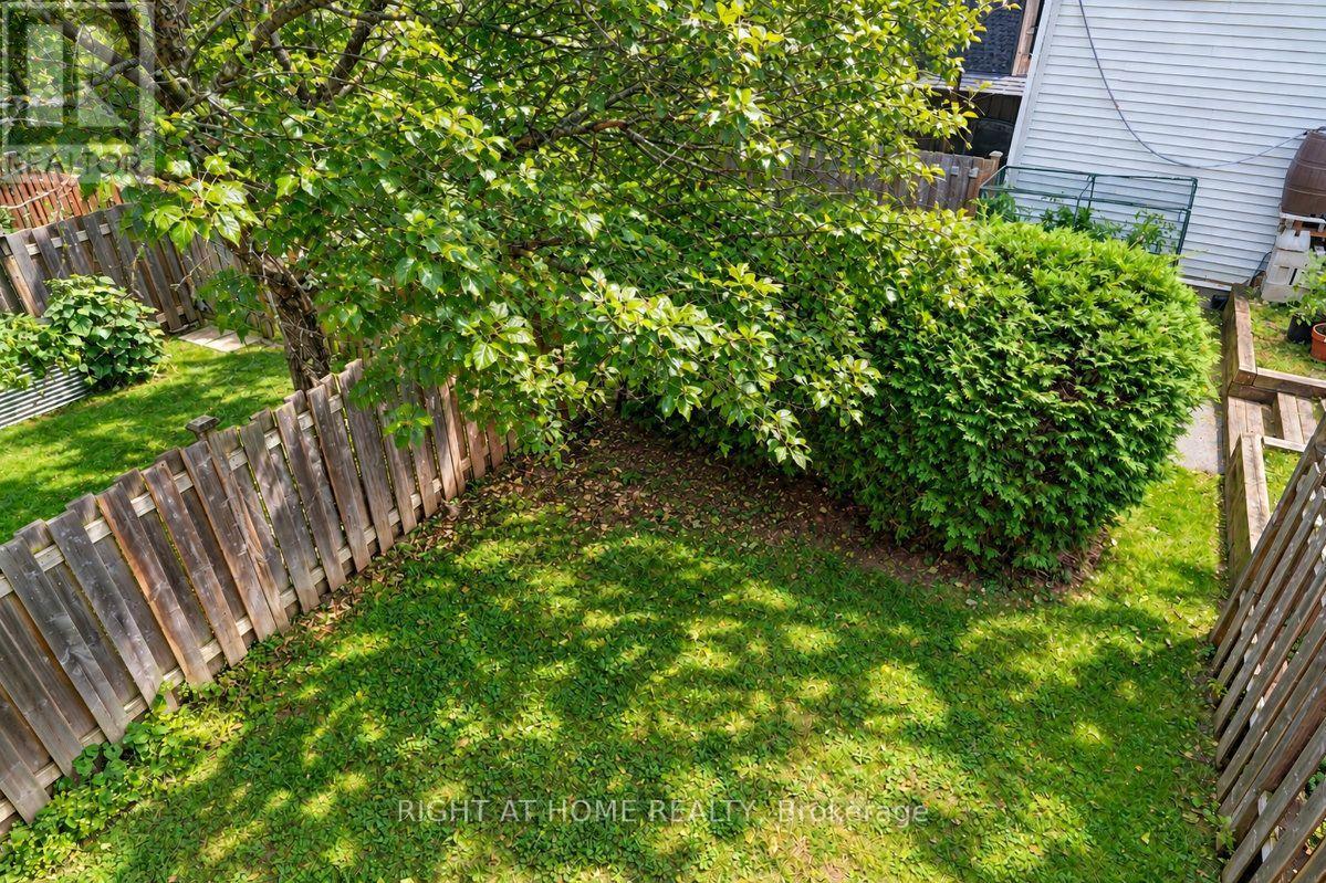 #33 23 LIGHTFOOT PLACE - 38