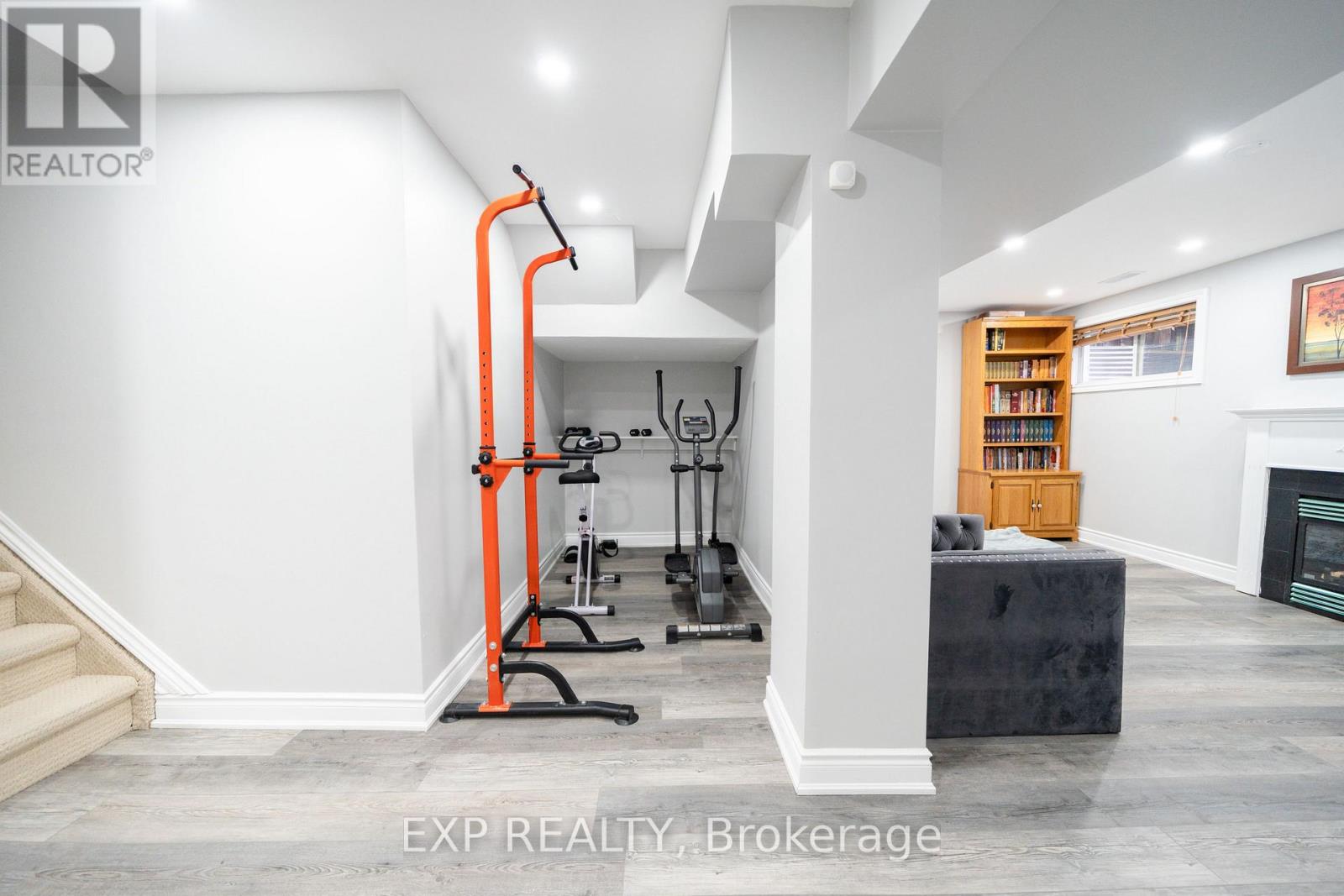 2276 FAIRMOUNT DRIVE - 41