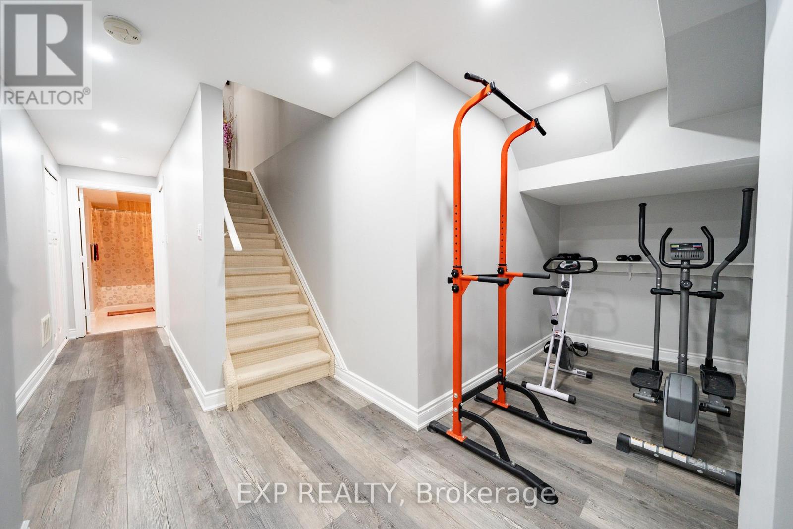 2276 FAIRMOUNT DRIVE - 42