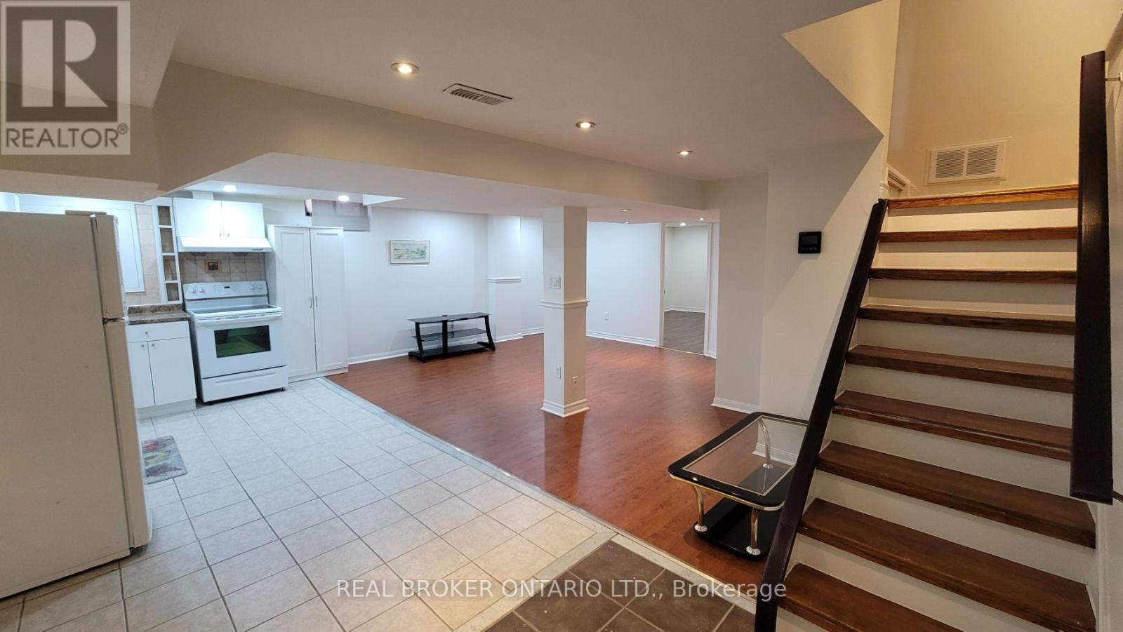 BSMT - 3298 CAMBOURNE CRESCENT, Mississauga (Meadowvale) — photo 2