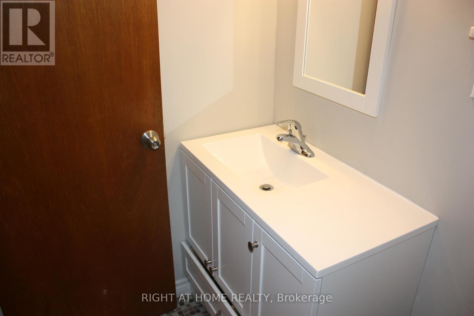 16 DUNNING CRESCENT, Toronto (Alderwood) — photo 9