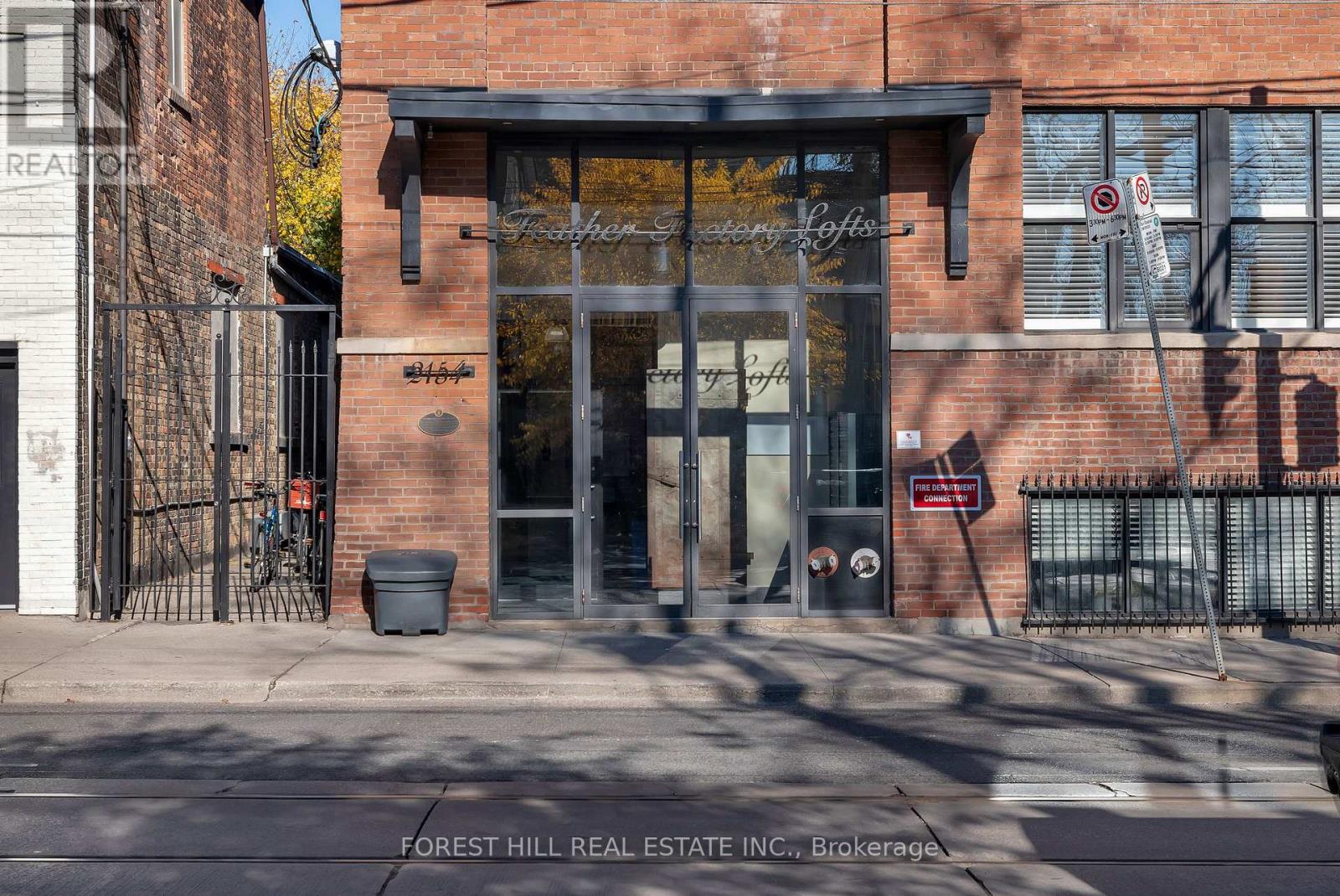 #105 2154 DUNDAS STREET W - 3