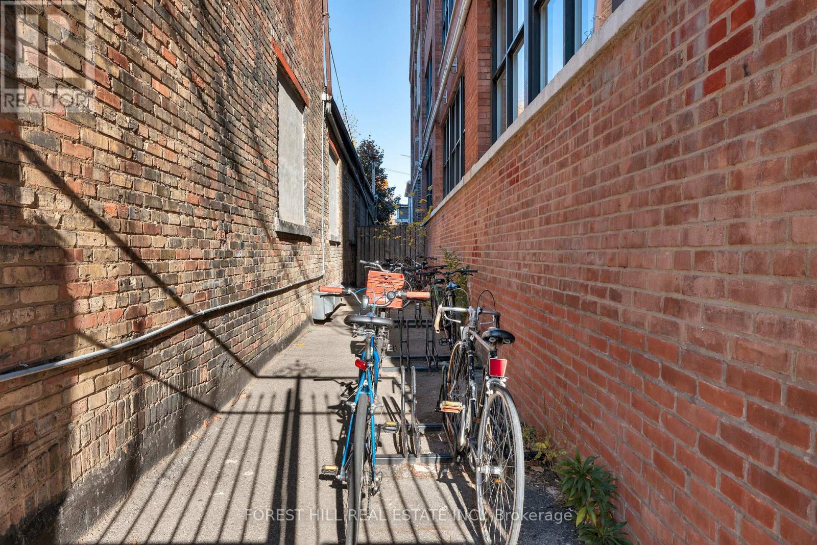 #105 2154 DUNDAS STREET W - 5