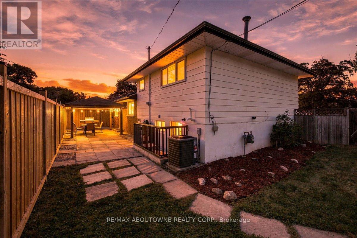 340 DUNCOMBE DRIVE - 33