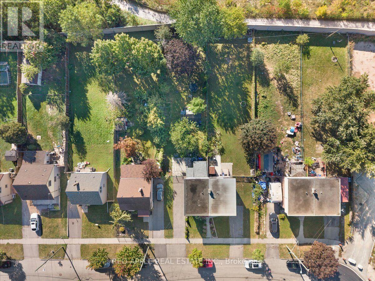 10 ARMSTRONG AVENUE - 26