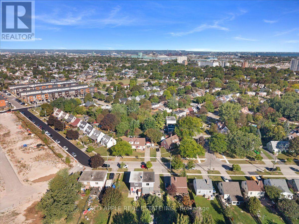 10 ARMSTRONG AVENUE - 28