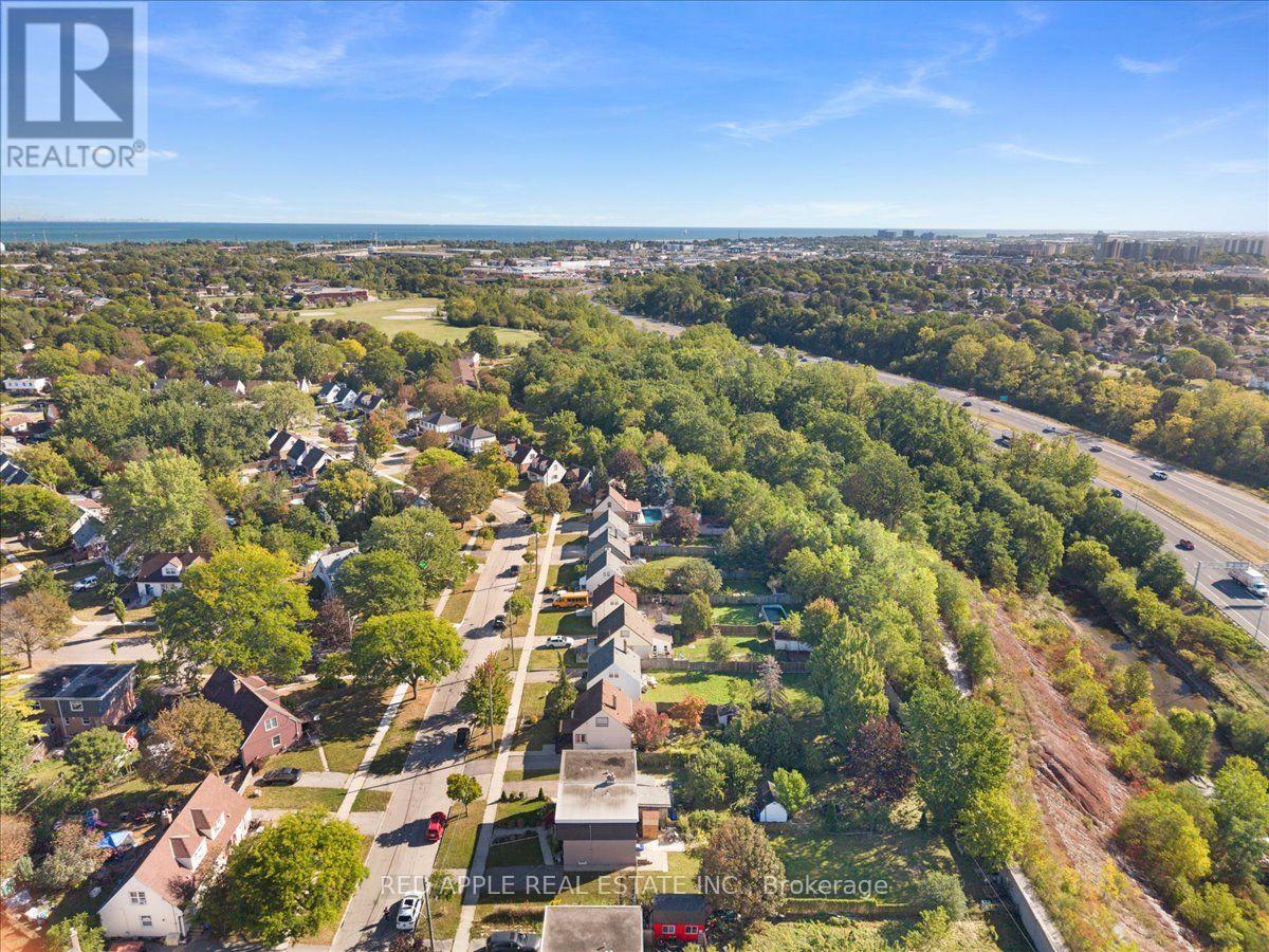 10 ARMSTRONG AVENUE - 31