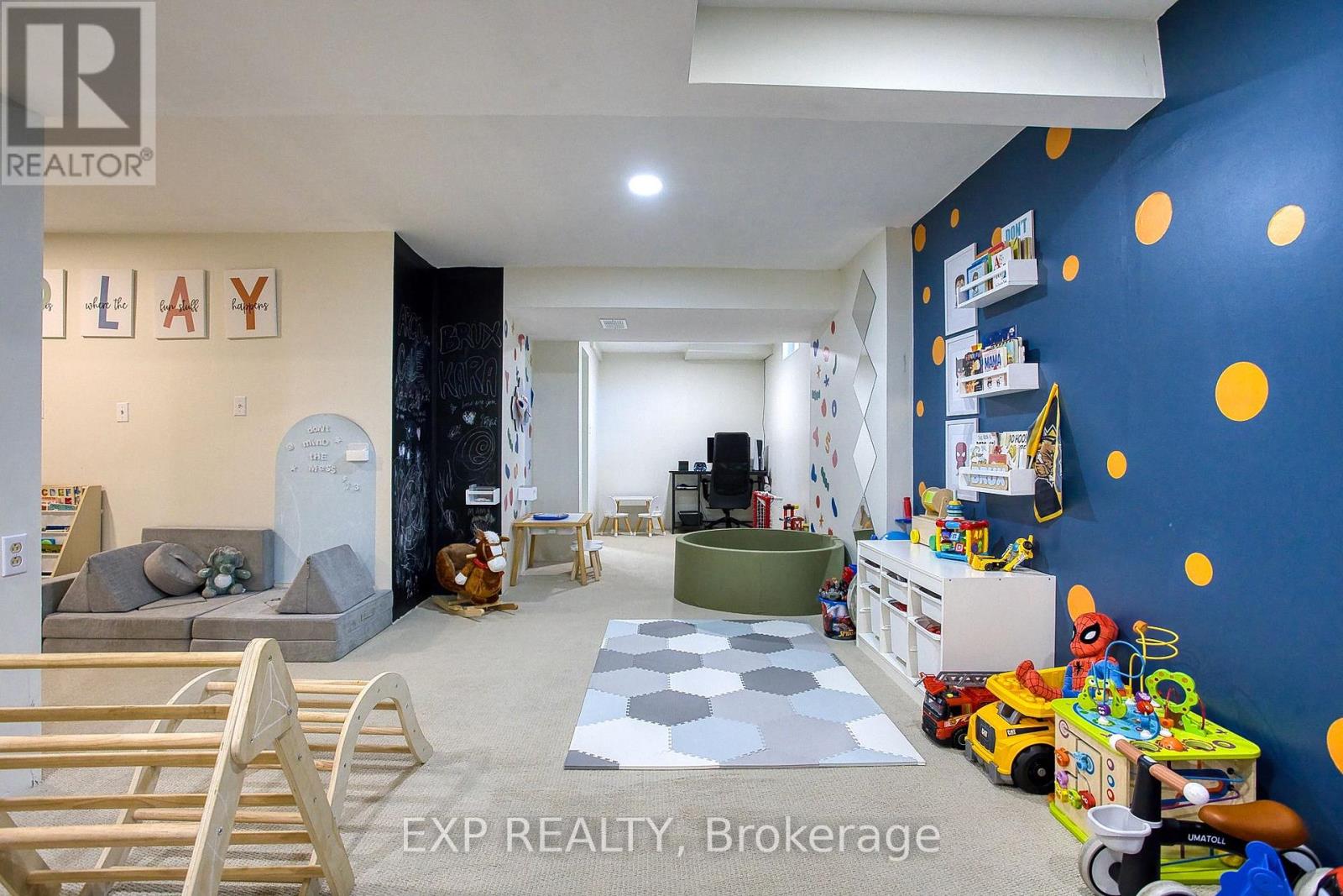 43 SPADARA DRIVE - 33